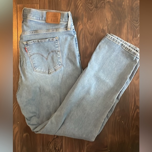 Woman’s Levi jeans size 14W - Picture 2 of 6